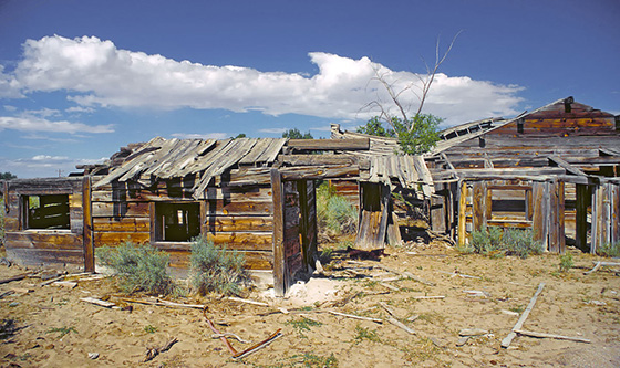 1200px-Ghost_town_Frisco_in_Utah-1024x608 (1)